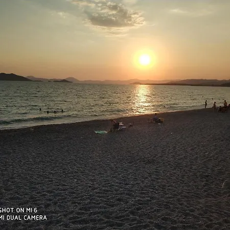 Large By Calis Beachfront Apartman
