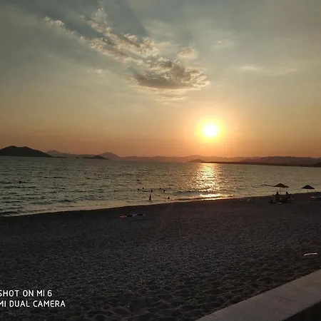 Large By Calis Beachfront Apartman